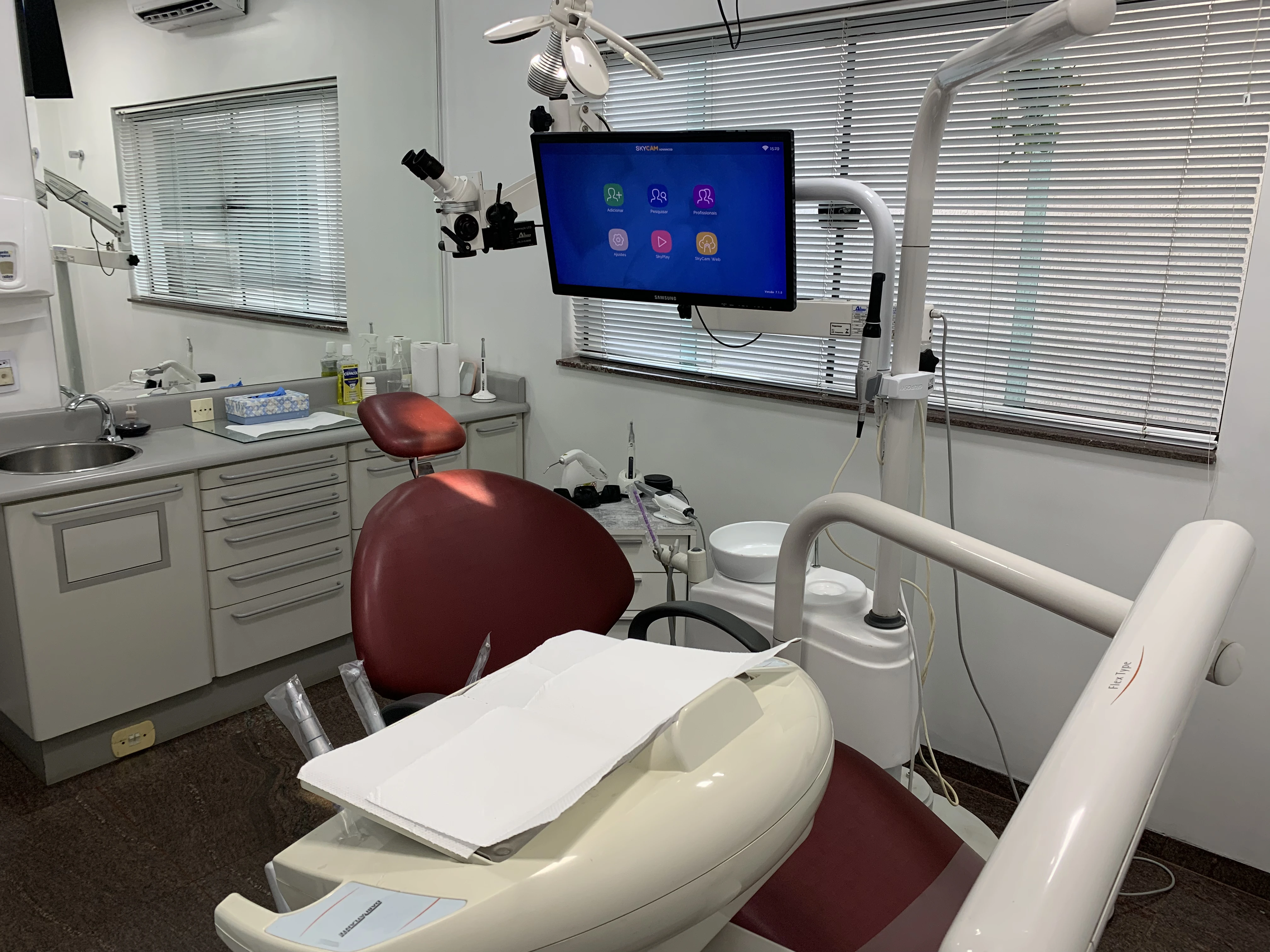 Sala de atendimento do Dr. Carlos Meloni